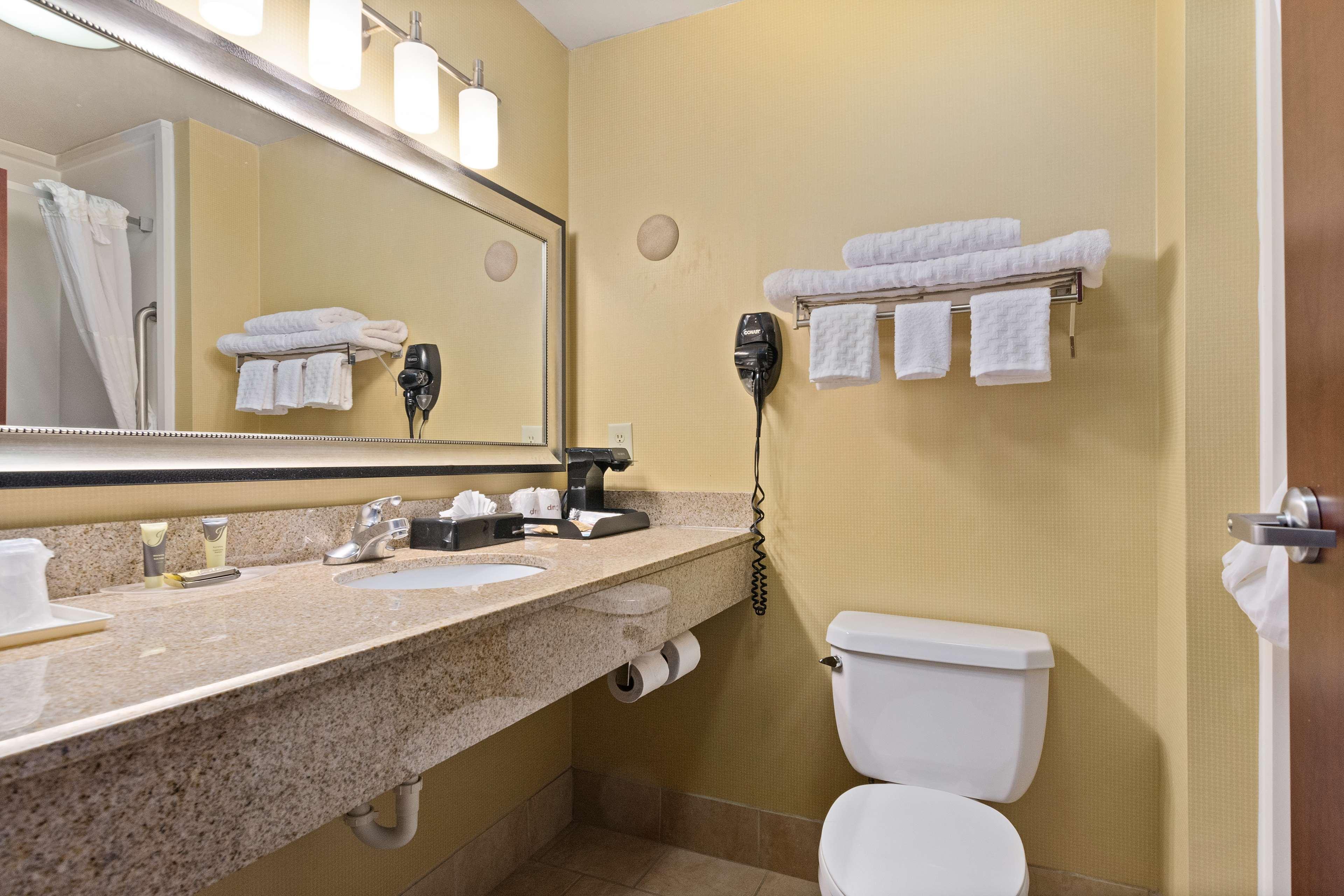 Surestay Plus Hotel By Best Western Portland Route 52 West Bagian luar foto